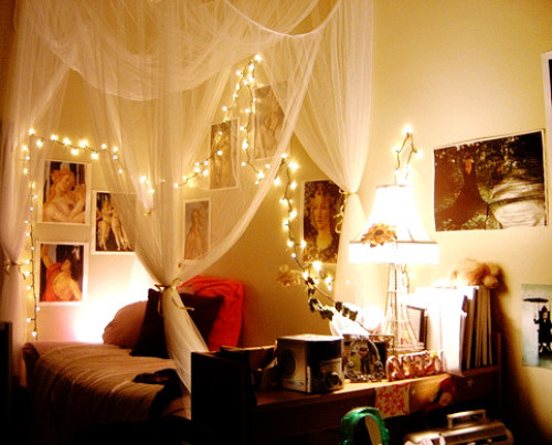 holiday-lights-in-a-bedroom-1